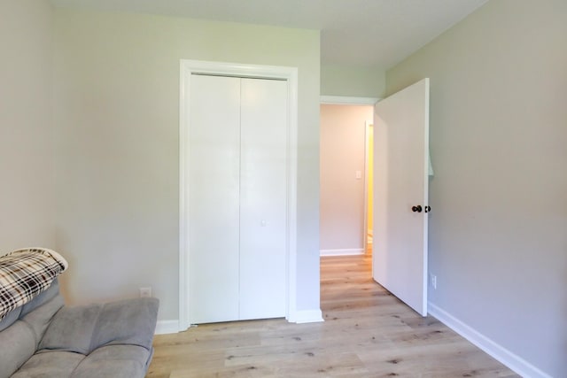 2878 Gusty Ln, Clarksville, TN 37043 - sitting room featuring light wood finished floors and baseboards
