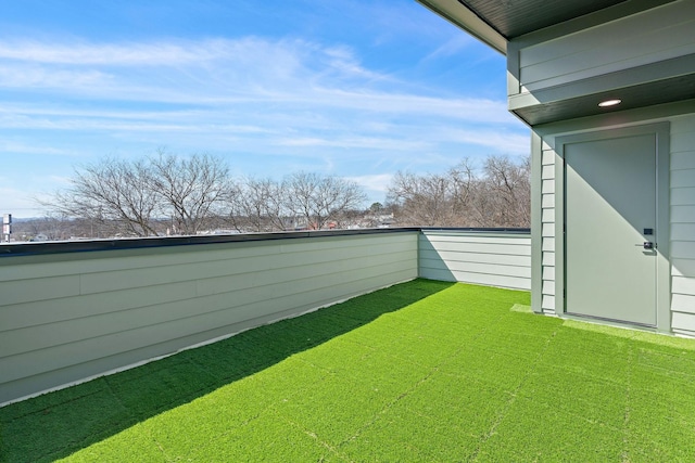 view of green lawn