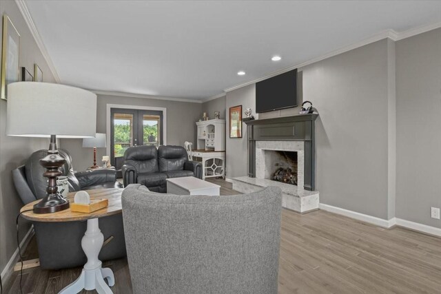 1209 Corlew Dr, Burns, TN 37029 - living area featuring crown molding, wood finished floors, baseboards, a fireplace with raised hearth, and recessed lighting