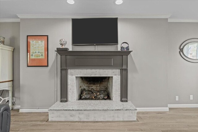 1209 Corlew Dr, Burns, TN 37029 - detailed view of crown molding, wood finished floors, a fireplace, baseboards, and recessed lighting