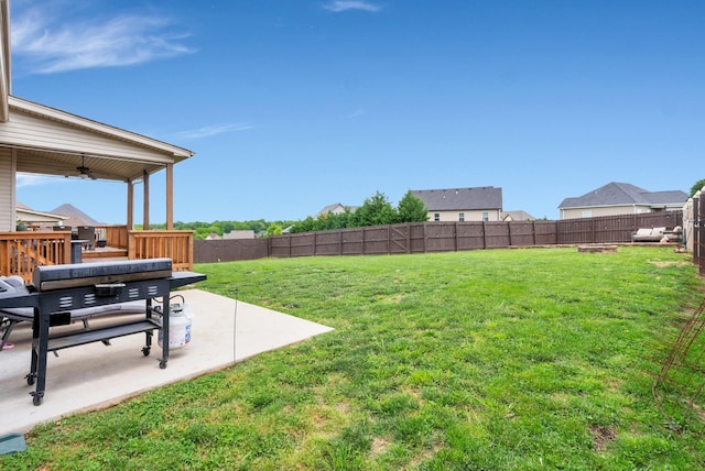 1607 Edgewater Ln, Clarksville, TN 37043 - view of yard with a patio area and a ceiling fan