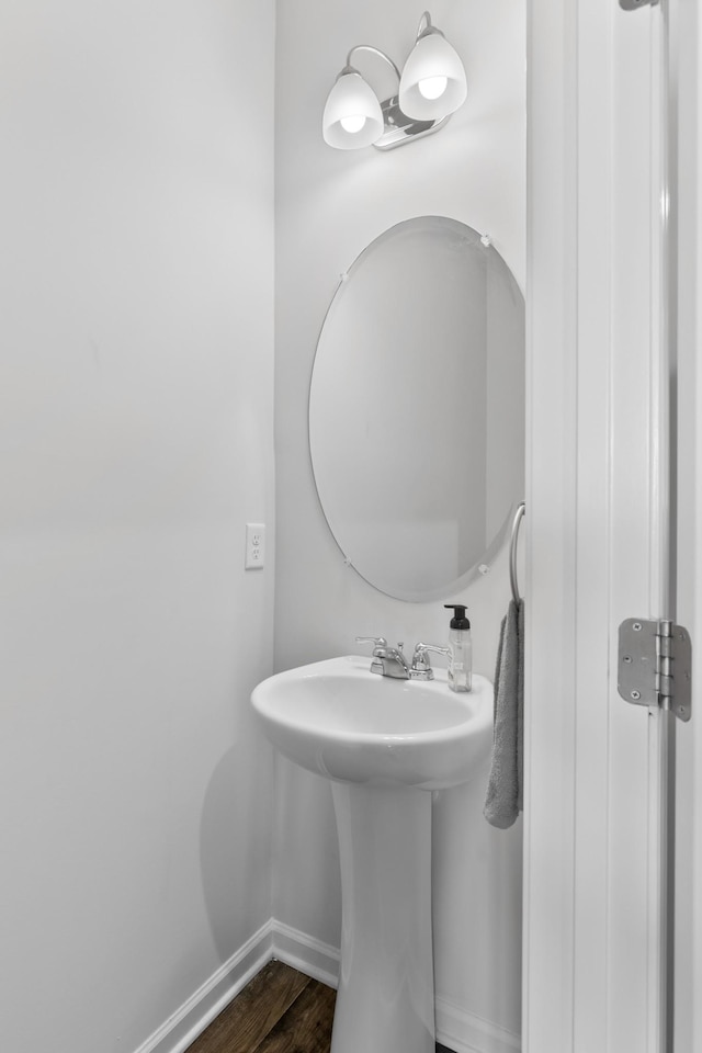 1080 Laurel Valley Ln, Mount Juliet, TN 37122 - bathroom featuring baseboards and wood finished floors