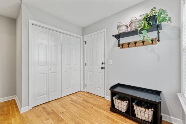 210 Highland Trl, Estill Springs, TN 37330 - foyer featuring light wood-style flooring and baseboards