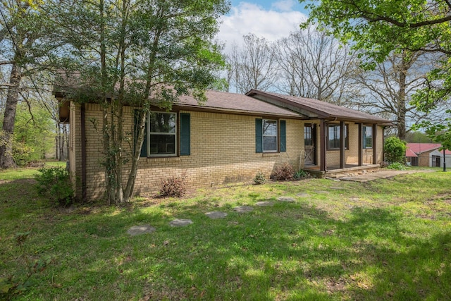 1529 W Grab Creek Rd, Dickson, TN 37055 - ranch-style house with brick siding and a front yard