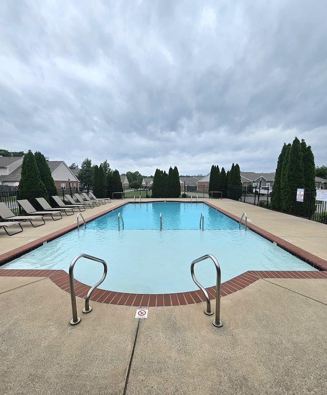 1040 Charlie Daniels Pkwy Unit 111, Mount Juliet, TN 37122 - community pool with fence and a patio area