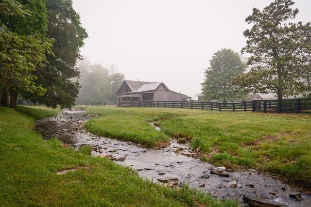 5620 Leipers Creek Rd, Franklin, TN 37064 - view of yard featuring an outdoor structure