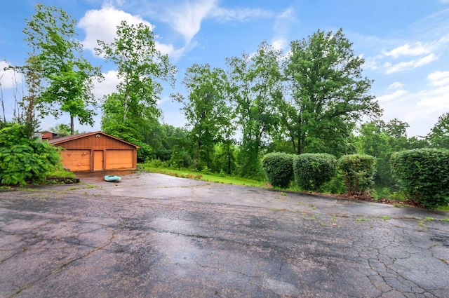 1033 Pine Valley Rd, Kingston Springs, TN 37082 - view of asphalt driveway