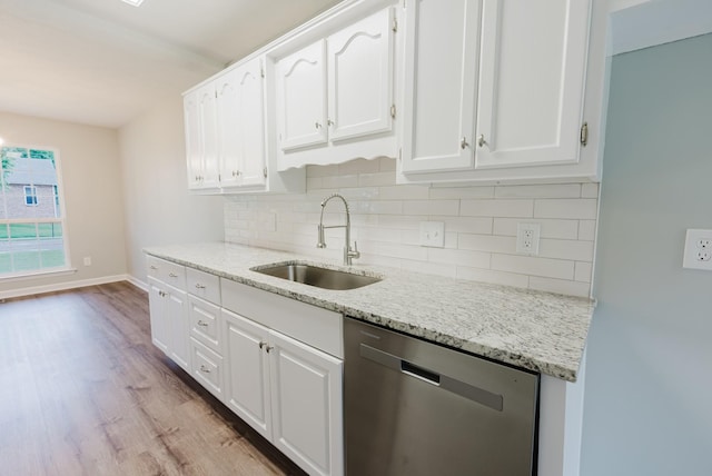100 Candlewick Pl, Hendersonville, TN 37075 - kitchen featuring dishwasher, a sink, tasteful backsplash, light wood finished floors, and white cabinets