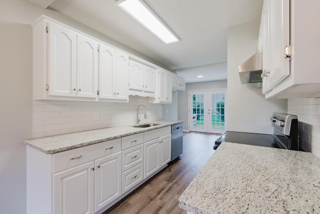 100 Candlewick Pl, Hendersonville, TN 37075 - kitchen featuring a sink, electric stove, white cabinetry, exhaust hood, and dishwashing machine