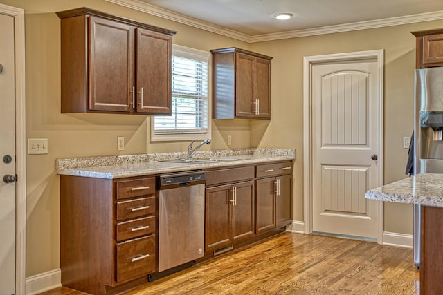 1570 Clemmons Rd, Cookeville, TN 38501 - kitchen featuring stainless steel appliances, a sink, light wood-style flooring, baseboards, and ornamental molding