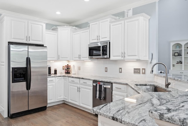9702 Amethyst Ln, Brentwood, TN 37027 - kitchen with stainless steel appliances, a sink, crown molding, white cabinetry, and wood finished floors
