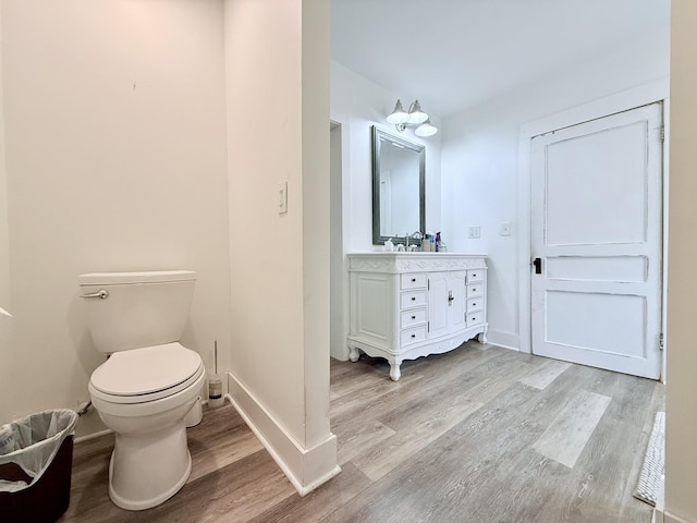 540 Grindstone Hollow Rd, Dickson, TN 37055 - bathroom with wood finished floors, vanity, toilet, and baseboards