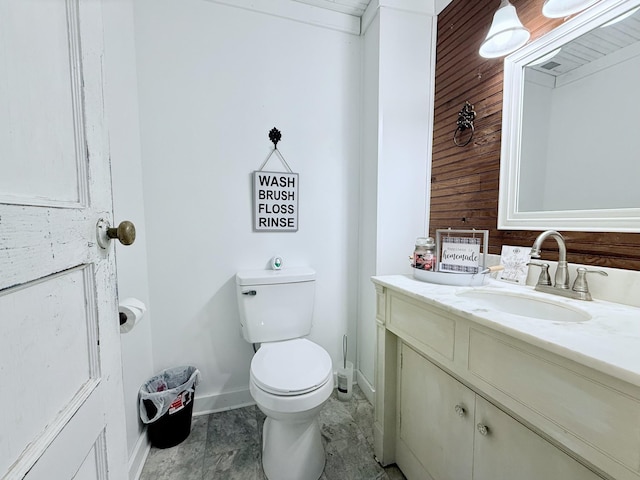 540 Grindstone Hollow Rd, Dickson, TN 37055 - bathroom with baseboards, toilet, vanity, and wooden walls