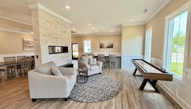 514 Rohan Dr, Murfreesboro, TN 37129 - living area with crown molding, light wood finished floors, wainscoting, and a decorative wall