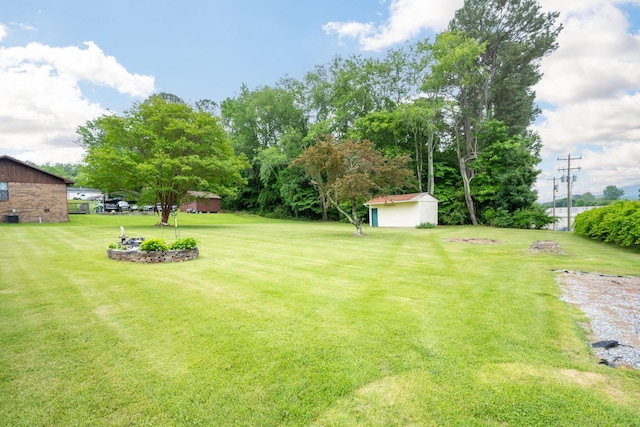 102 Hobbs Ridge Rd, Dunlap, TN 37327 - view of grassy yard with view of wooded area