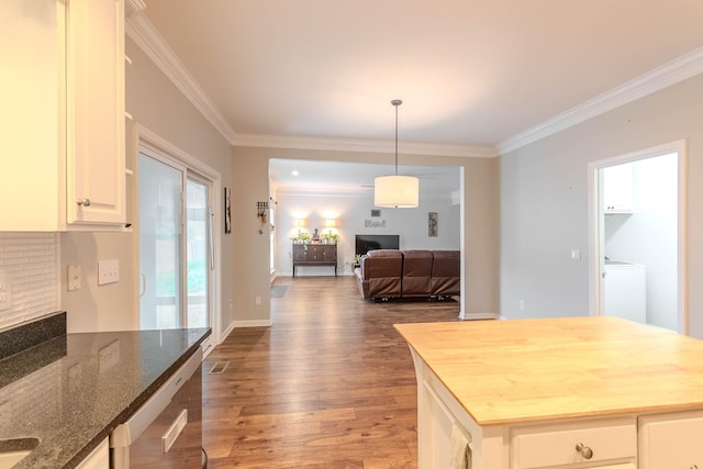 2004 Towhee Ct, Spring Hill, TN 37174 - kitchen featuring washer / dryer, crown molding, wood finished floors, dark stone countertops, and decorative light fixtures