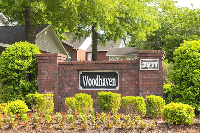 view of community / neighborhood sign