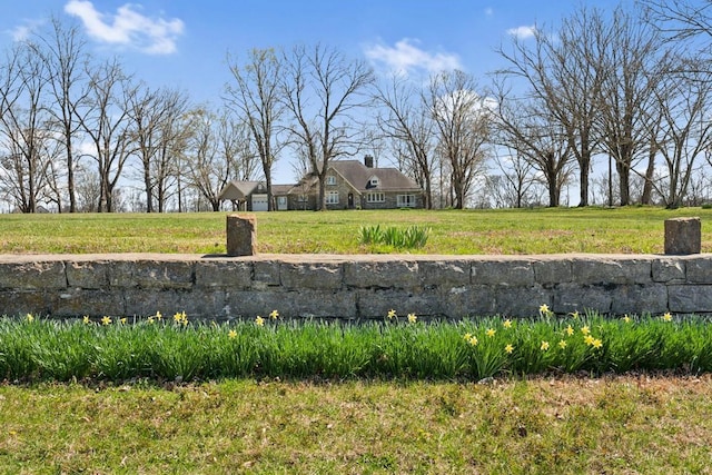 community sign with a yard