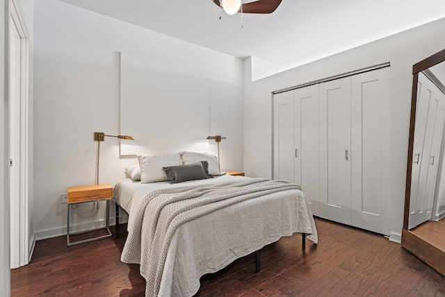 bedroom featuring dark wood-type flooring and a ceiling fan