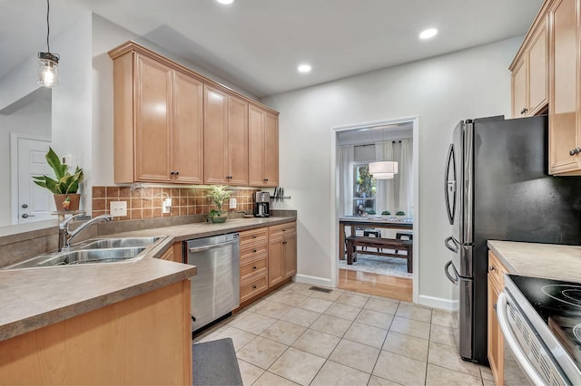 617 Bayhill Ct, Hermitage, TN 37076 - kitchen featuring stainless steel appliances, a sink, backsplash, recessed lighting, and light brown cabinets