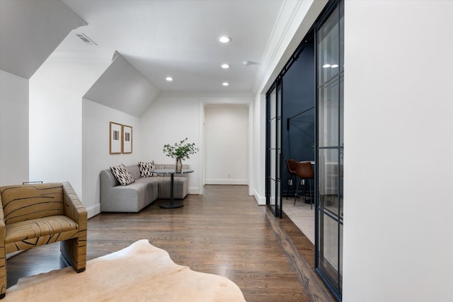 living room with recessed lighting, dark wood-style floors, baseboards, and crown molding