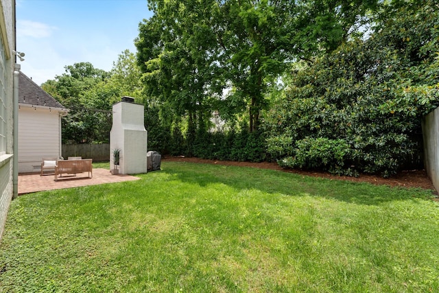 view of yard featuring a patio