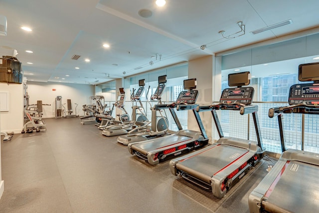 gym featuring recessed lighting