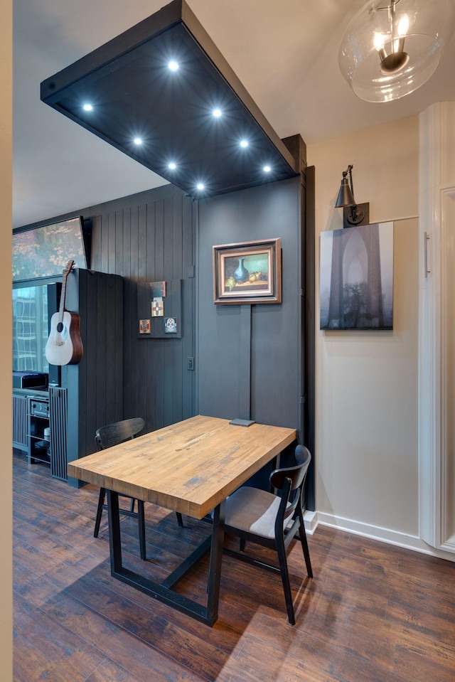 dining space with recessed lighting, wood finished floors, baseboards, and a chandelier
