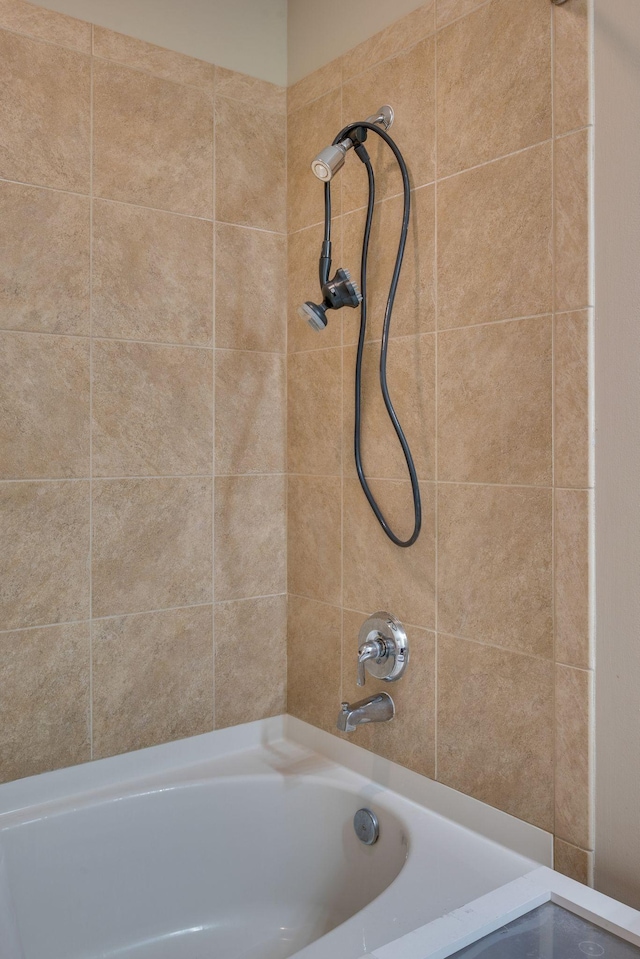 bathroom with tub / shower combination