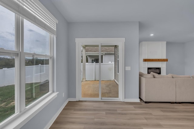 118 Merion Way, Lebanon, TN 37087 - living area featuring recessed lighting, light wood-style floors, baseboards, and a glass covered fireplace