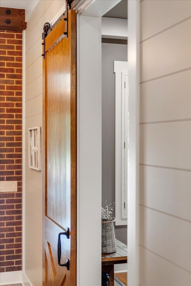 1165 River Bluffs Dr Unit Rb-97, Jasper, TN 37347 - hallway featuring a barn door