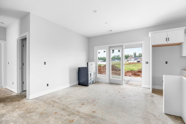 961 Isaac Dr, Clarksville, TN 37040 - unfurnished living room featuring concrete flooring and baseboards