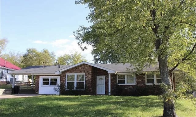 149 Hollywood Blvd, Gallatin, TN 37066 - ranch-style home featuring brick siding and a front yard