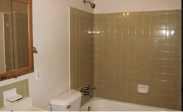 149 Hollywood Blvd, Gallatin, TN 37066 - full bathroom featuring toilet and shower / bath combination