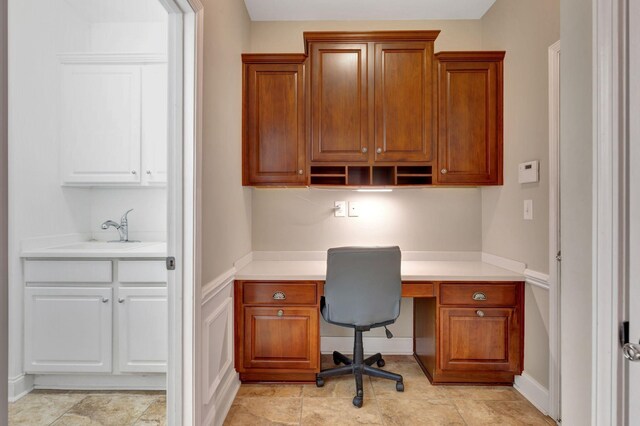 221 Antebellum Ln, Mount Juliet, TN 37122 - office with built in study area and a sink