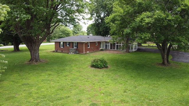 1305 Ellington Dr, Lafayette, TN 37083 - view of green lawn featuring a sunroom