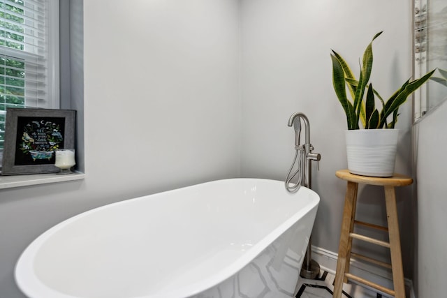 503 Dawn Pl, Lebanon, TN 37087 - full bath featuring a soaking tub