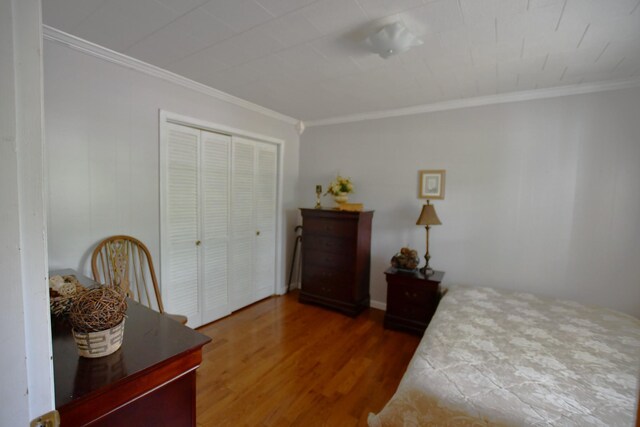 9073 Sherwood Rd, Sherwood, TN 37376 - bedroom featuring crown molding, wood finished floors, and a closet