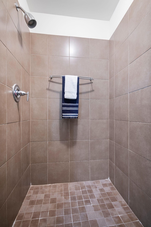 1510 Demonbreun St Unit 712, Nashville, TN 37203 - full bath with a tile shower