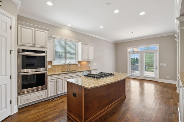 4101 Owen Watkins Ct, Franklin, TN 37067 - kitchen featuring a sink, appliances with stainless steel finishes, backsplash, dark wood-style floors, and a center island