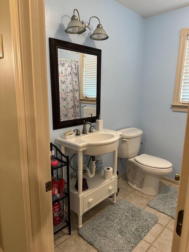 434 Hickman Shores Rd, Dover, TN 37058 - full bathroom featuring toilet, a shower with shower curtain, and tile patterned flooring