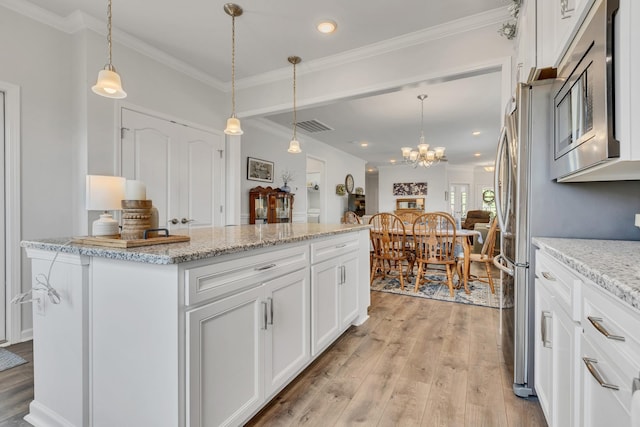 1514 Bledsoe Knl, Spring Hill, TN 37174 - kitchen featuring light wood finished floors, crown molding, white cabinets, a chandelier, and a kitchen island