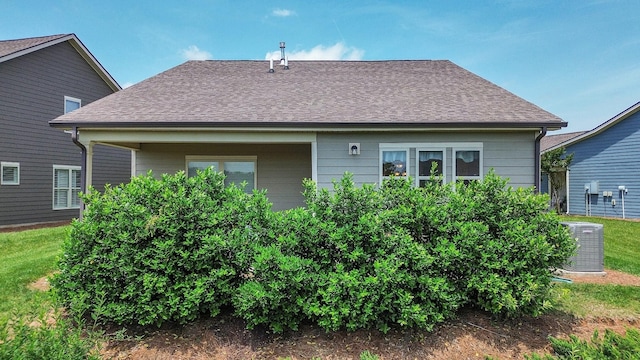 1514 Bledsoe Knl, Spring Hill, TN 37174 - rear view of property featuring a lawn, central AC, and roof with shingles