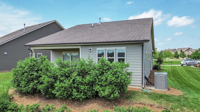 1514 Bledsoe Knl, Spring Hill, TN 37174 - back of house featuring cooling unit, a lawn, and roof with shingles