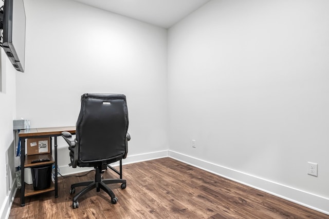 314 N Porter St, Winchester, TN 37398 - home office with dark wood-style flooring and baseboards