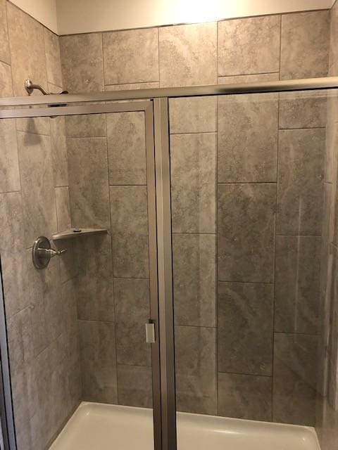 2126 Hospitality Ln, Murfreesboro, TN 37128 - bathroom featuring a shower stall