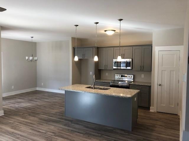 2126 Hospitality Ln, Murfreesboro, TN 37128 - kitchen featuring appliances with stainless steel finishes, a sink, baseboards, dark wood finished floors, and gray cabinetry