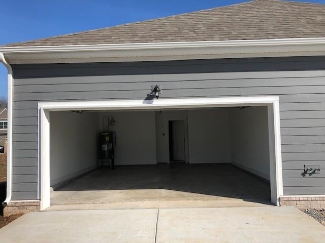 2126 Hospitality Ln, Murfreesboro, TN 37128 - garage featuring water heater and driveway