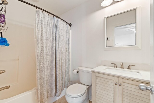1505 Charleston Park Dr, Spring Hill, TN 37174 - bathroom featuring toilet, vanity, and shower / bath combo