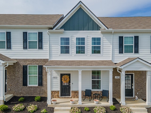 105 Grayson Cir, Chapel Hill, TN 37034 - townhome / multi-family property featuring a porch, board and batten siding, and a shingled roof